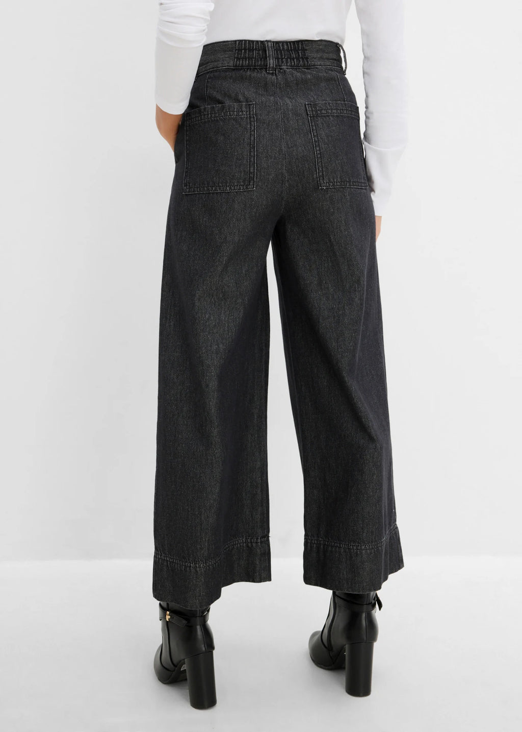Women's Cropped Wide Leg Jeans in Black Denim, view 4