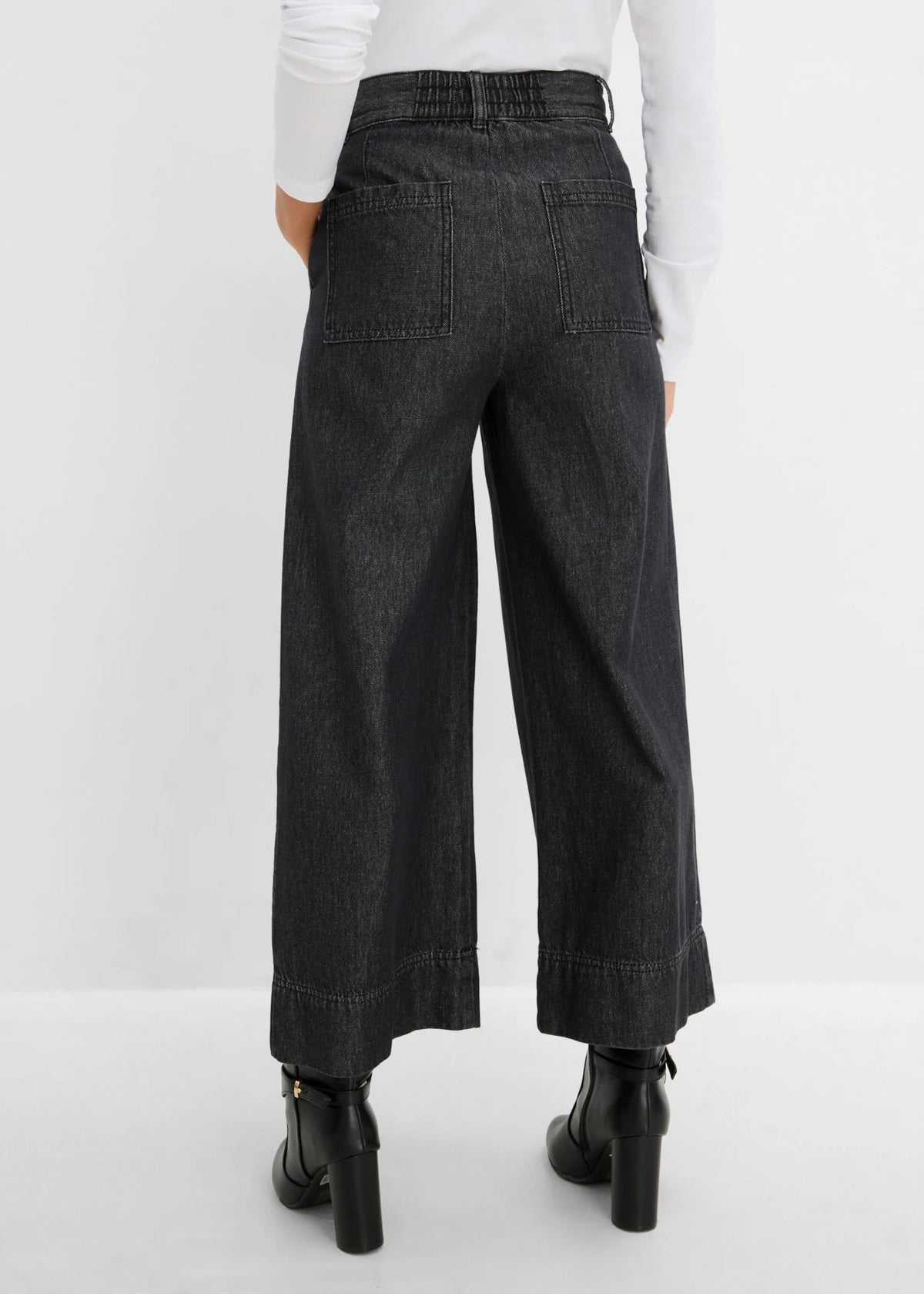 Women's Cropped Wide Leg Jeans in Black Denim, view 4