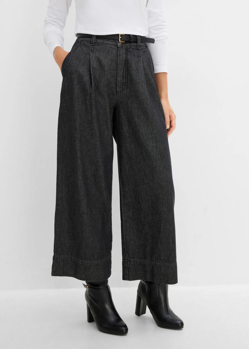 Women's Cropped Wide Leg Jeans in Black Denim, view 3