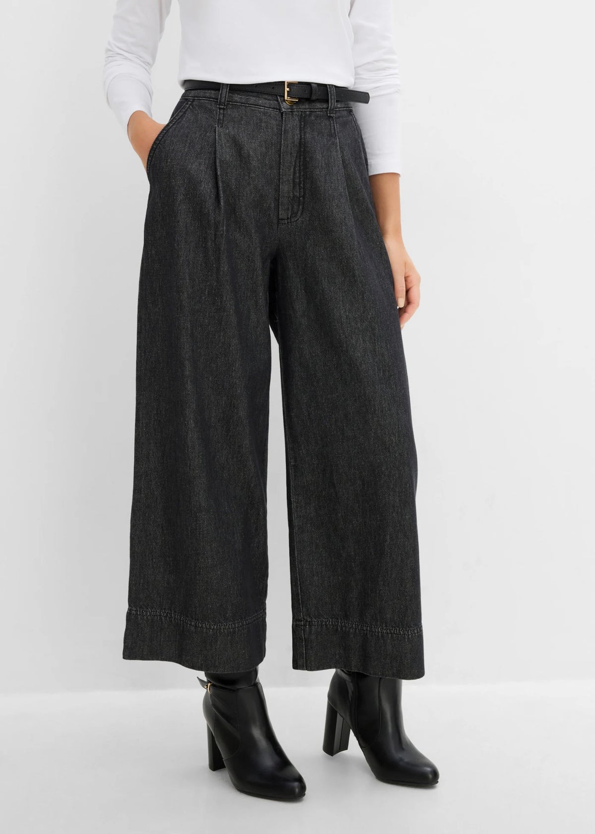 Women's Cropped Wide Leg Jeans in Black Denim, view 3