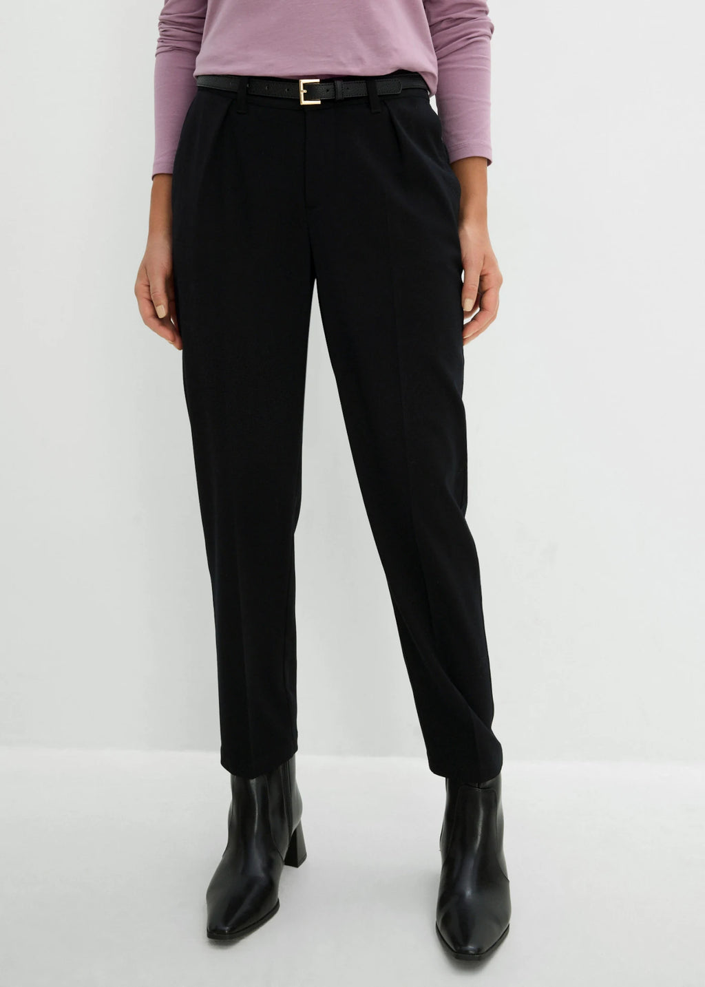 Women's Cropped Pants in Black, view 3